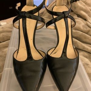 Nine West size 6 t strap heels black
